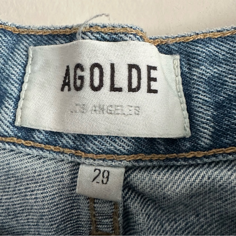 Agolde • Riley Crop Light Wash Frayed Hem Jeans - Picture 5 of 8